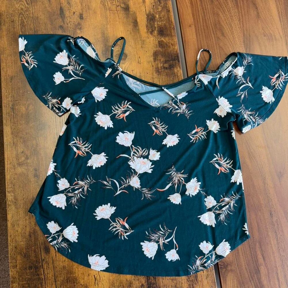 Kaileigh green floral top with
